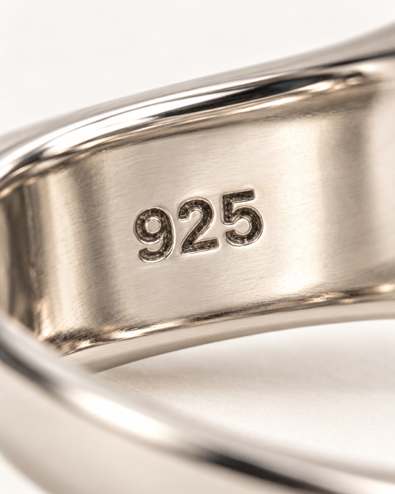 Antler Signet — Hardware detail