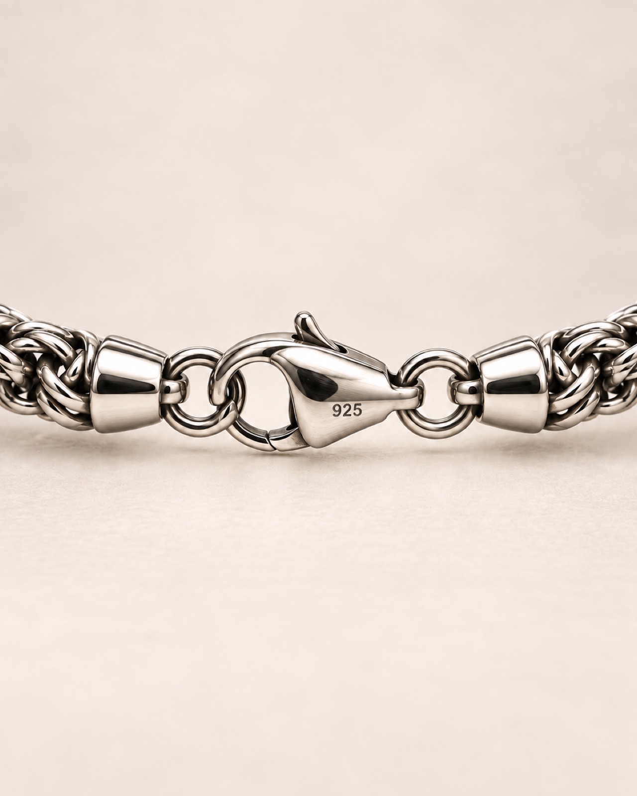 Bass Pendant — Hardware detail