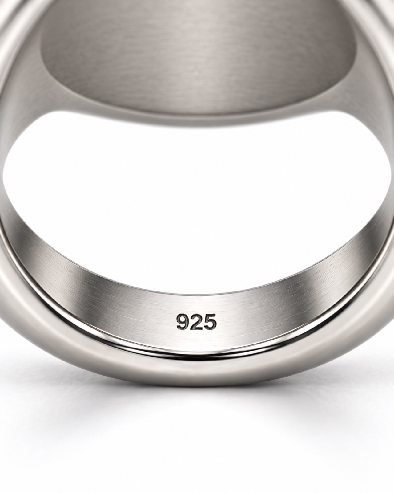 Bull Signet — Hardware detail