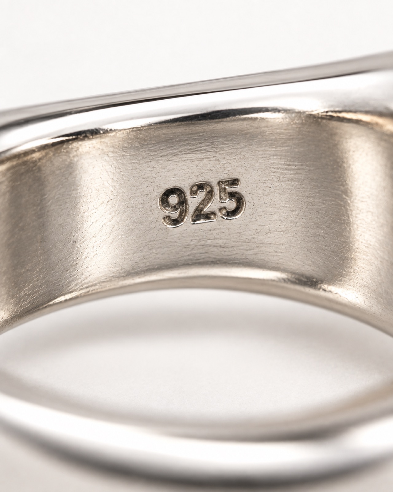 Executive Signet — Hardware detail