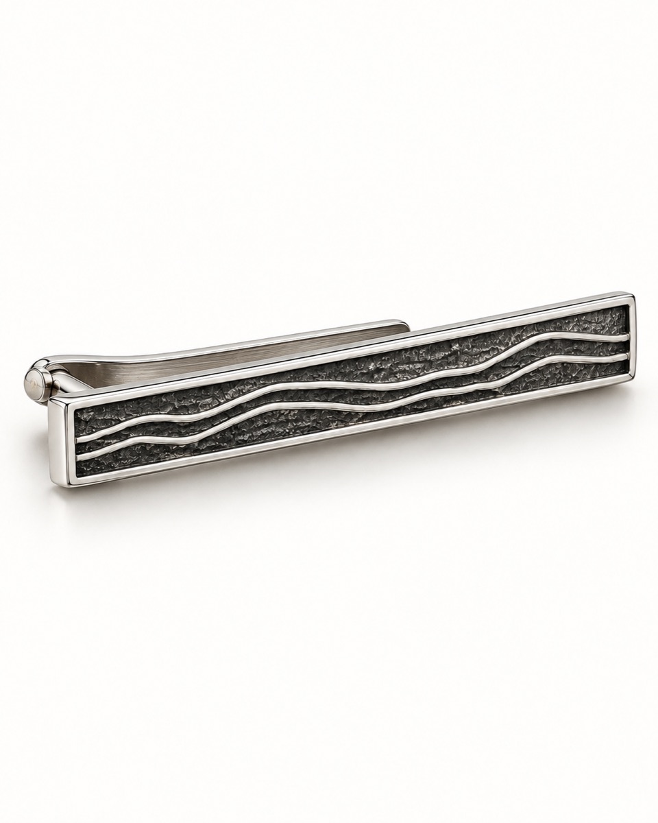 Strata Tie Bar — Three-quarter